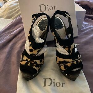 LUXURY Dior Black and Tan Heels Sz 39 with box and dust bag Dior Fire Heels